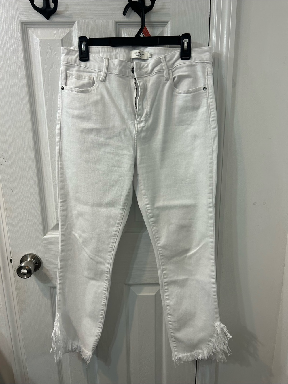 Women’s Straight Leg White Jeans with Frayed Hem